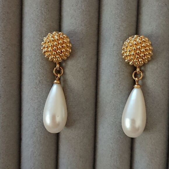 Monet Faux Pearl Drop Dangle Gold Tone Pierced Earrings - Picture 1 of 7